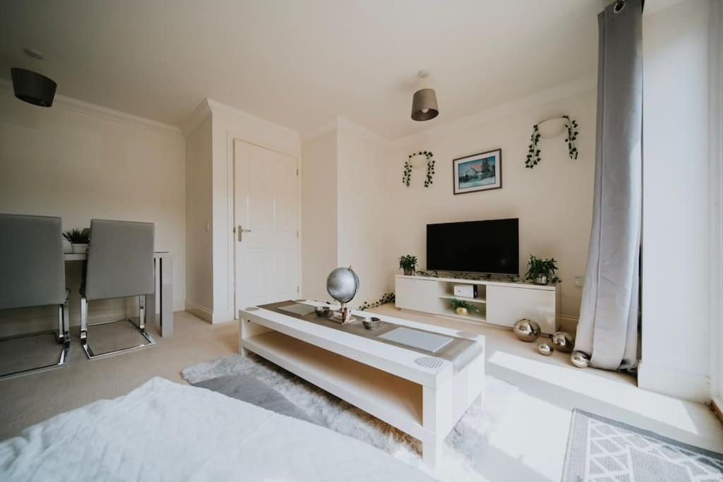 Linen Cottage- Parking, Leds, 4K Tvs, 5G Wifi And More! Bath Exterior photo