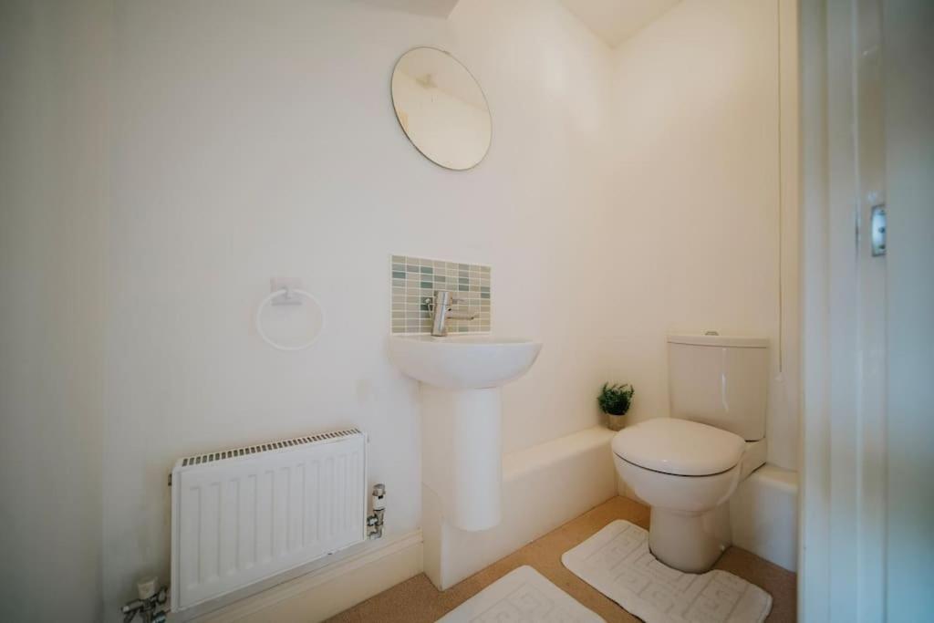 Linen Cottage- Parking, Leds, 4K Tvs, 5G Wifi And More! Bath Exterior photo