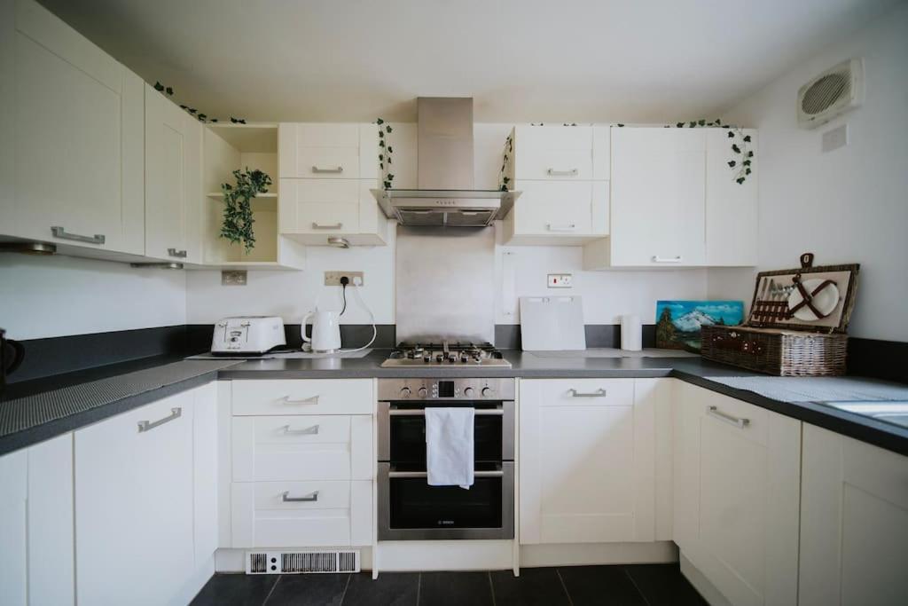 Linen Cottage- Parking, Leds, 4K Tvs, 5G Wifi And More! Bath Exterior photo