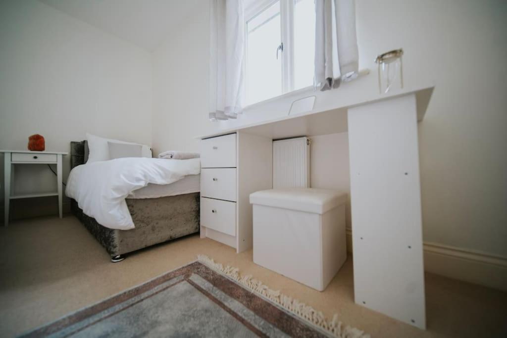Linen Cottage- Parking, Leds, 4K Tvs, 5G Wifi And More! Bath Exterior photo